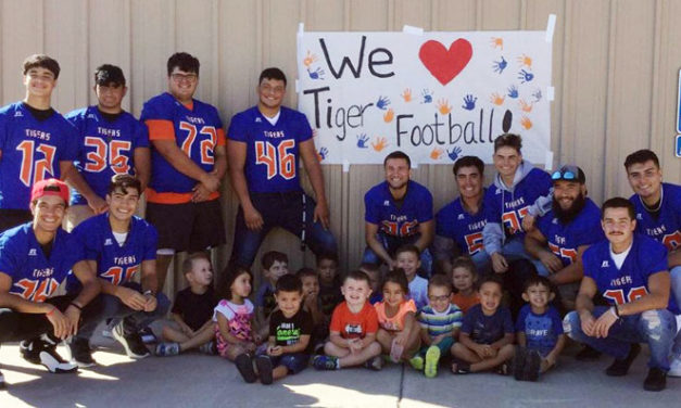 LLHS football players read to local children