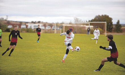 Los Lunas boys soccer faces tough test in District 5/5A