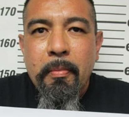 Los Lunas man arrested for probation violation; police find drugs, rifle and cash in car